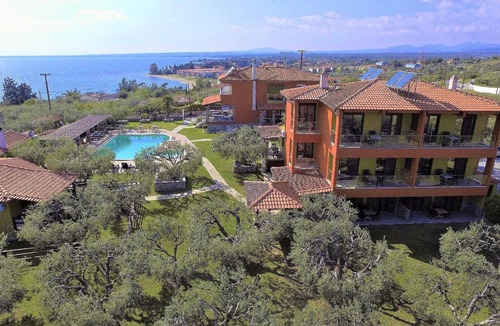 Gerakini Apartment | Modern Studio for 3 people, pool and garden view