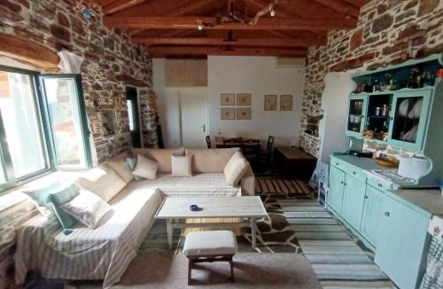 Raptaioi House | Moonstone retreat