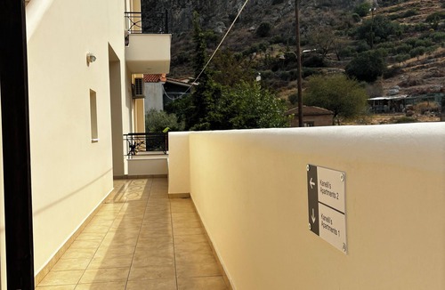 Monemvasia Apartment | Mountain and sea view, 5 minutes on foot away from the center!