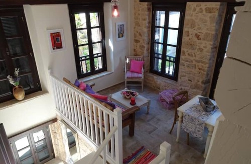 Halki House | Muse Neate. A few steps away from the port! A central located house !