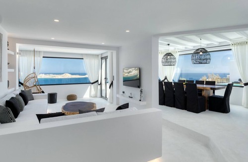 Paraga Villa | Mykonos Psarou Black Villa Near Nammos
