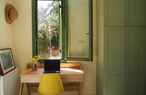 Prines Villa | NAFSIKA house with large garden in Prines' centre near restaurants, beach,city.