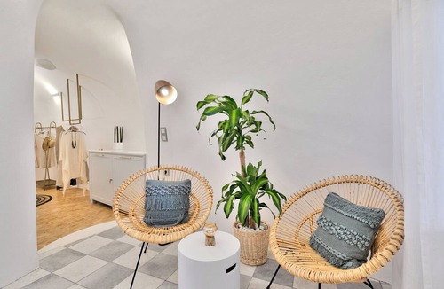Oia Villa | Namaste Suites by Oias Local Cavehouses