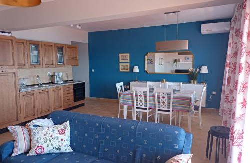 Nea Skioni Apartment | navy blue