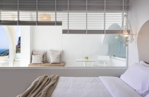 Fira Apartment | Nefeles Superior Cave Suite + Senior Suite by Fantasia Villas
