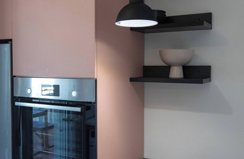 Thessaloniki Apartment | New Cozy Apt with Balcony close to Analipsi Metro