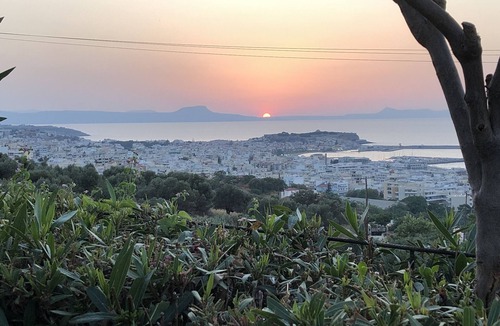 Rethymno Apartment | New - Villa Cornelia with pool. B. 1-room apartment. Sea view over olive groves