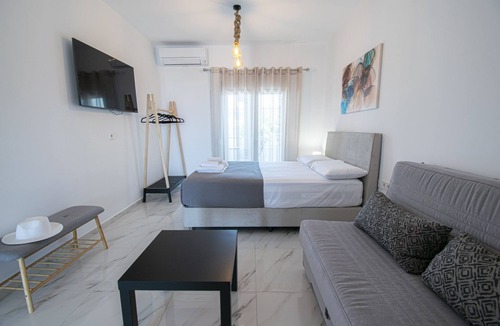Nikita Hotel | Nikiti Central Suites 3 by Travel Pro Services