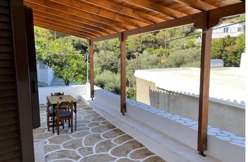Megas Yialos-Nites House | Nionas Cheerful House
