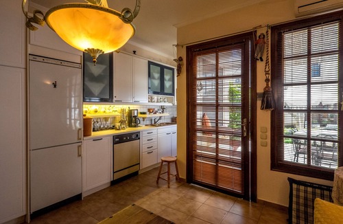 Atsipopoulo Apartment | No 7-Boutique Resort Studio-Veranda-Workspace-Kitchen-Washer-Long Stays in Crete