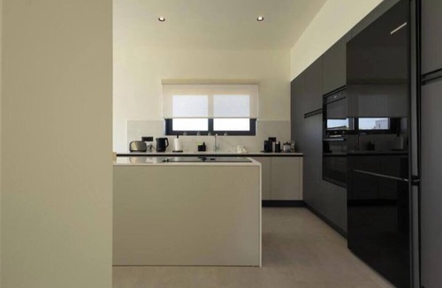 Kremasti House | Noera Villas | Spacious Three-Bedroom Villa with Private Infinity Pool
