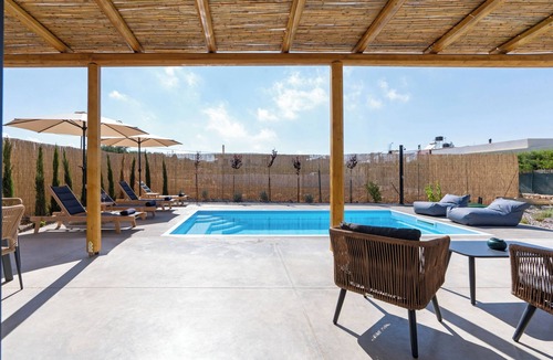 Kokkini Chani House | Notias- An Intimate Comfort Stay with Garden and Pool