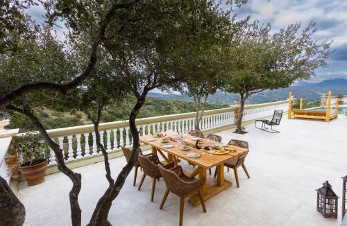Peponidhes Villa | Oak Tree Estate