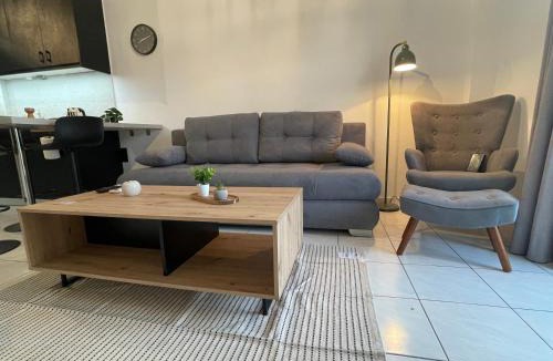 Nea Alikarnassos Apartment | Obsidian Urban Suite , next to Heraklion Airport