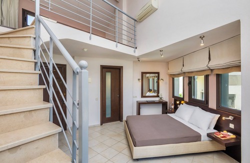 Kriopigi Hotel | Ohana Hotel