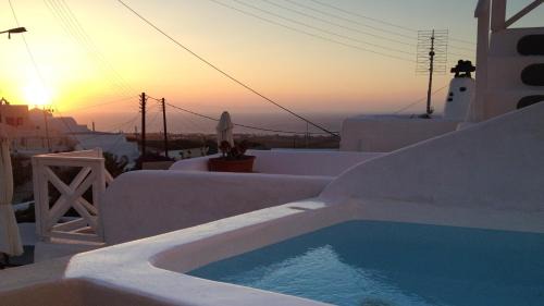 Finikia House | Oia, Finikia Cave House