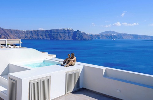 Oia Bed & Breakfast | Oia Treasures Art Suites