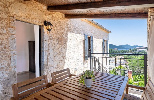 Sivota Apartment | Old Manor House 3 Apartment with Sea View, Wi-Fi and Air Conditioning