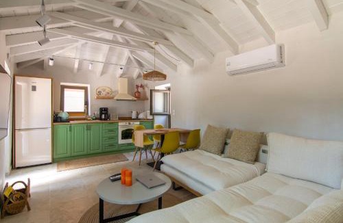 Kardamyli House | olive grove by the sea 30m from the beach