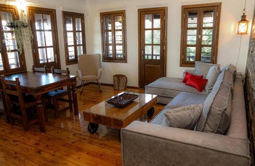 Panteleimon Villa | Olympia Avra