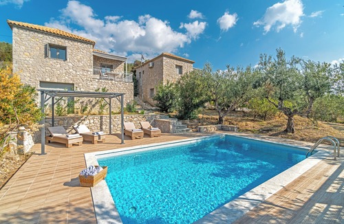 Gialova House | One bedroom holiday house with private pool