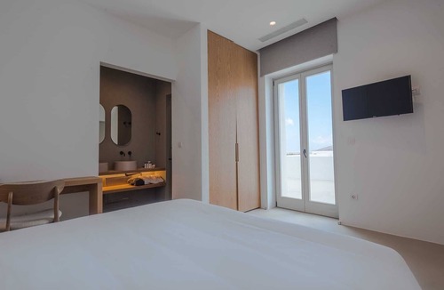Mykonos Town Hotel | One Bedroom Suite, Amarelo Suites