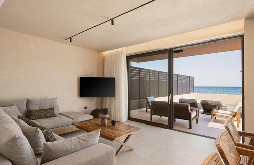 Nopigia Villa | Onora Villa - Steps from the Sea by etouri