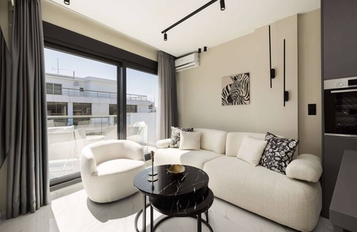 Thessaloniki City Centre Apartment | Ophelia Apartments by halu! Hot Tub & Balcony Apt