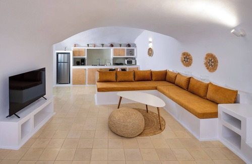 Akrotiri Apartment | Orasis Houses- Luxury Retreats with Pool