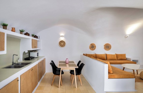Akrotiri Apartment | Orasis Houses- Luxury Retreats with Pool