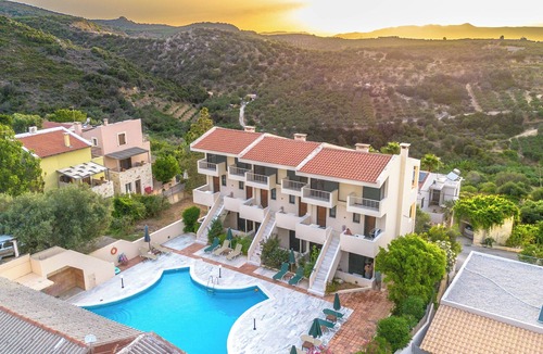 Stalos Apartment | Orestis cottage house in Stalos