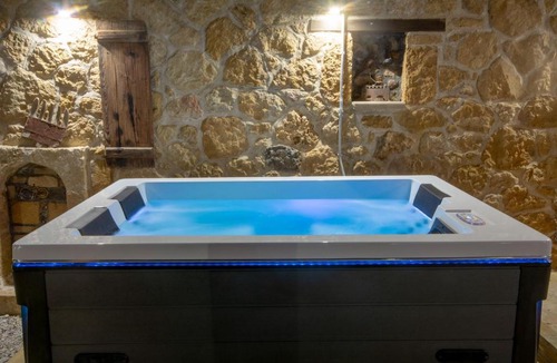 Ravdoucha House | Pamelas House with Jacuzzi