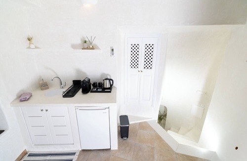Oia Cottage | Panoramic Cave Suite with outdoor Hot Tub and Caldera View