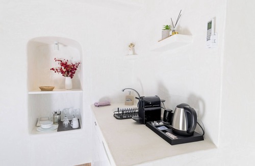 Oia Cottage | Panoramic Cave Suite with outdoor Hot Tub and Caldera View