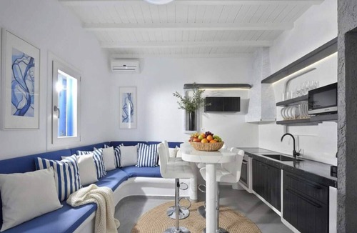 Panormos Apartment | Panormos Retreat with Pool