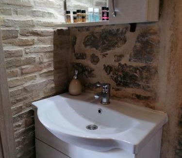 Omales House | panos stone tower