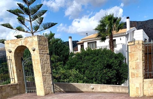 Malevizi Apartment | Papyrise View