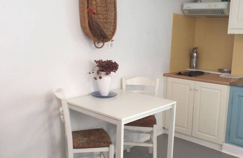 Parikia Apartment | Paros Parikia, Pantarei* :cozy studio in the old town 29 May 2006