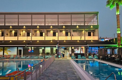 Salamis Apartment | Parrot Papagalakia 106