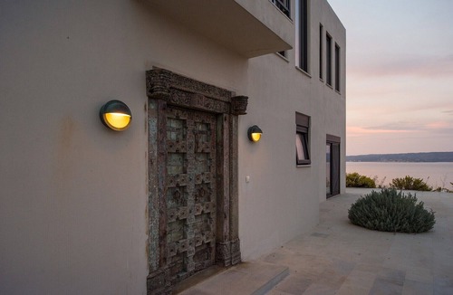 Plaka Villa | PENINSULA. Unique villa on the edge of the Plaka coast of Almyrida.