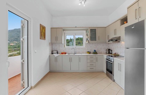 Plaka Villa | Perfect Holiday Getaway