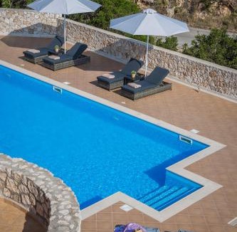 Skala Apartment | Pieno di Luce Skala loft with private 107m2 pool and breakfast