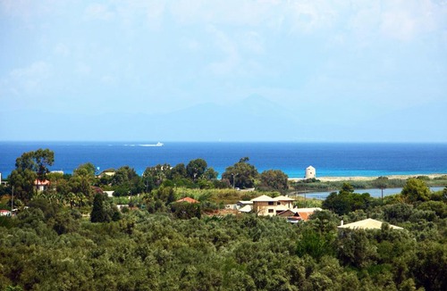 Frinion Apartment | Pine House with Sea View