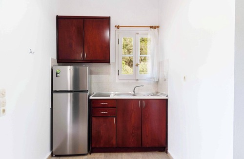 Gardenos Apartment | Pink House Socrates Corfu Courtyard Apartment