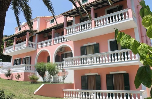 Gardenos Apartment | Pink House Socrates Corfu Courtyard Apartment