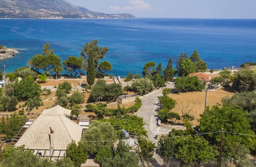 Pesada Cottage | Ploes Luxury Cottages “Eleni” overlooking the sea