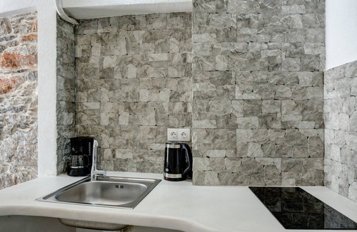 Amorgos Town Apartment | Politimi's Studio N5 Apartment with Mountain View, Wi-Fi, and Air Conditioning