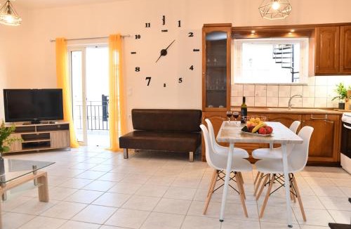 Kokinos Pirgos Apartment | Porto Alta - Relaxing Retreat with Port Glimpse