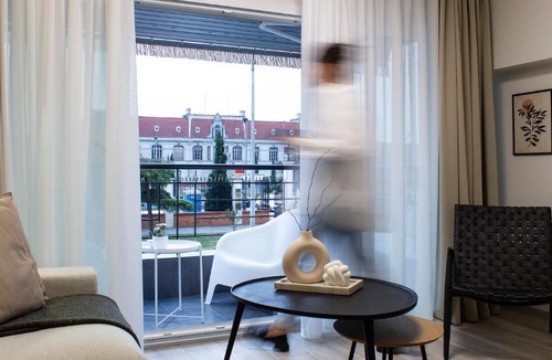 Ladadika Apartment | Portrait - Deluxe Living