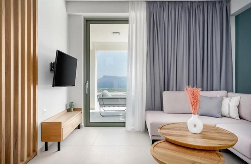 Zerviana Villa | Prestige Sea Breeze Villa Heated Pool & Jacuzzi